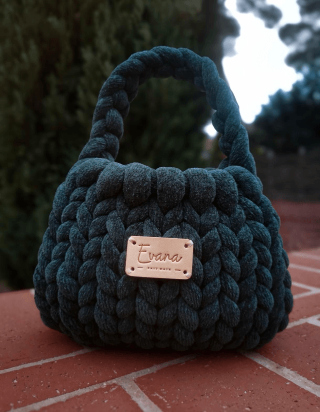 Émeraude - petite bourse avec anse - logo en cuir
