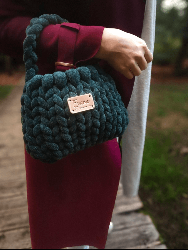 Émeraude - petite bourse avec anse - logo en cuir