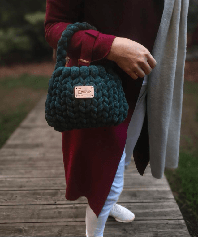Émeraude - petite bourse avec anse - logo en cuir